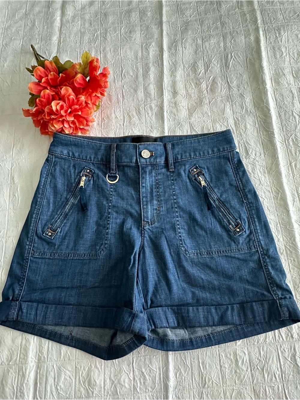 WHBM BRAND NEW Mid-rise Pret-a-play Denim Blue 4 1/2 inch Women's Shorts!